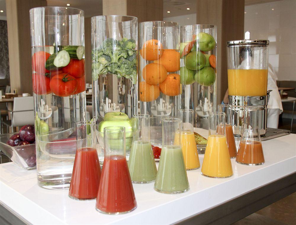 Nh Collection Madrid Palacio De Tepa Ngoại thất bức ảnh A selection of fruit juices