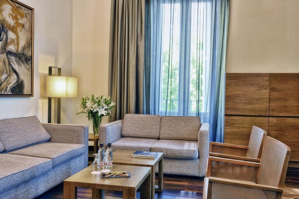Nh Collection Madrid Palacio De Tepa Ngoại thất bức ảnh A living room at the hotel