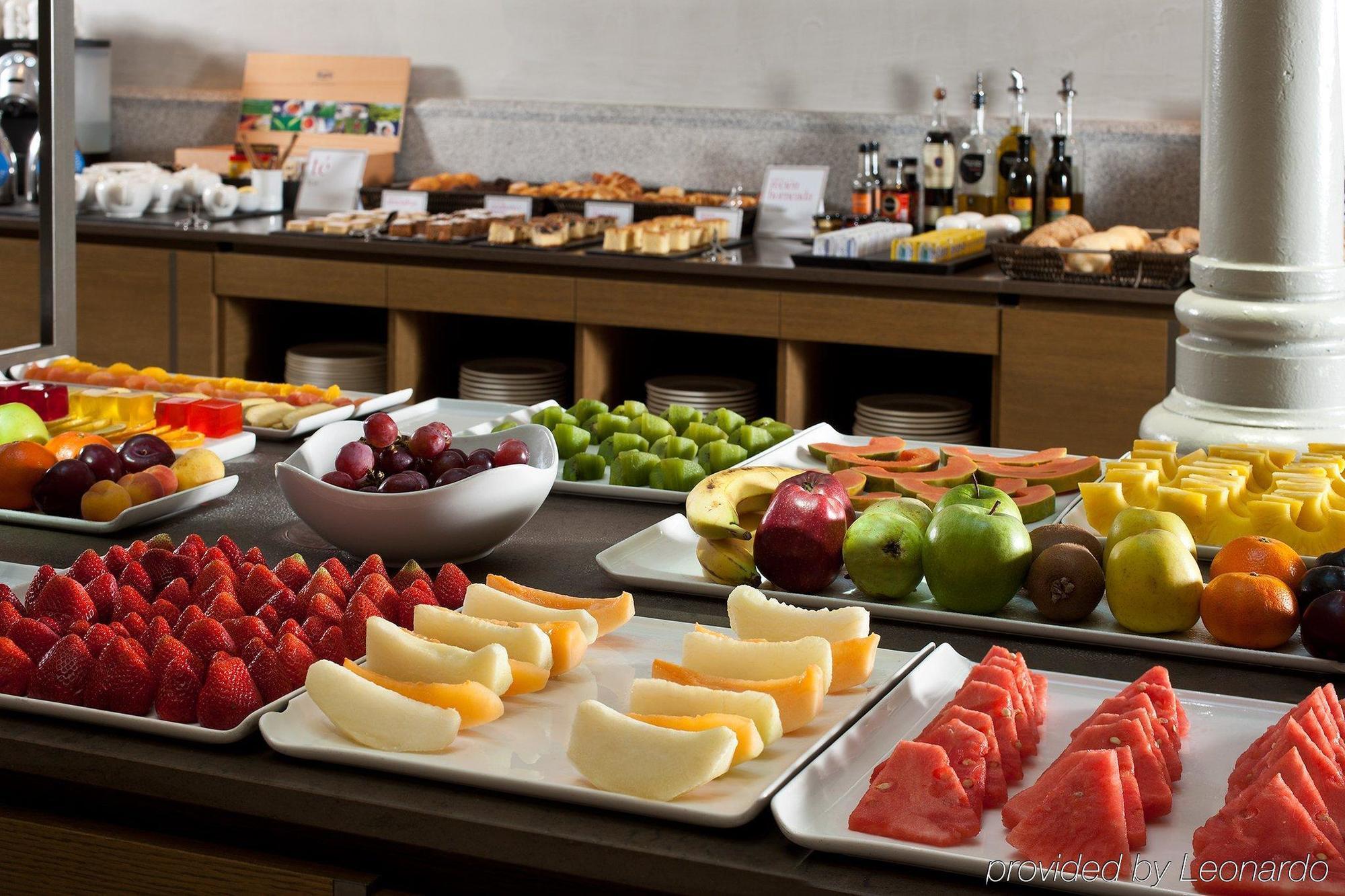 Nh Collection Madrid Palacio De Tepa Ngoại thất bức ảnh Fruit salad