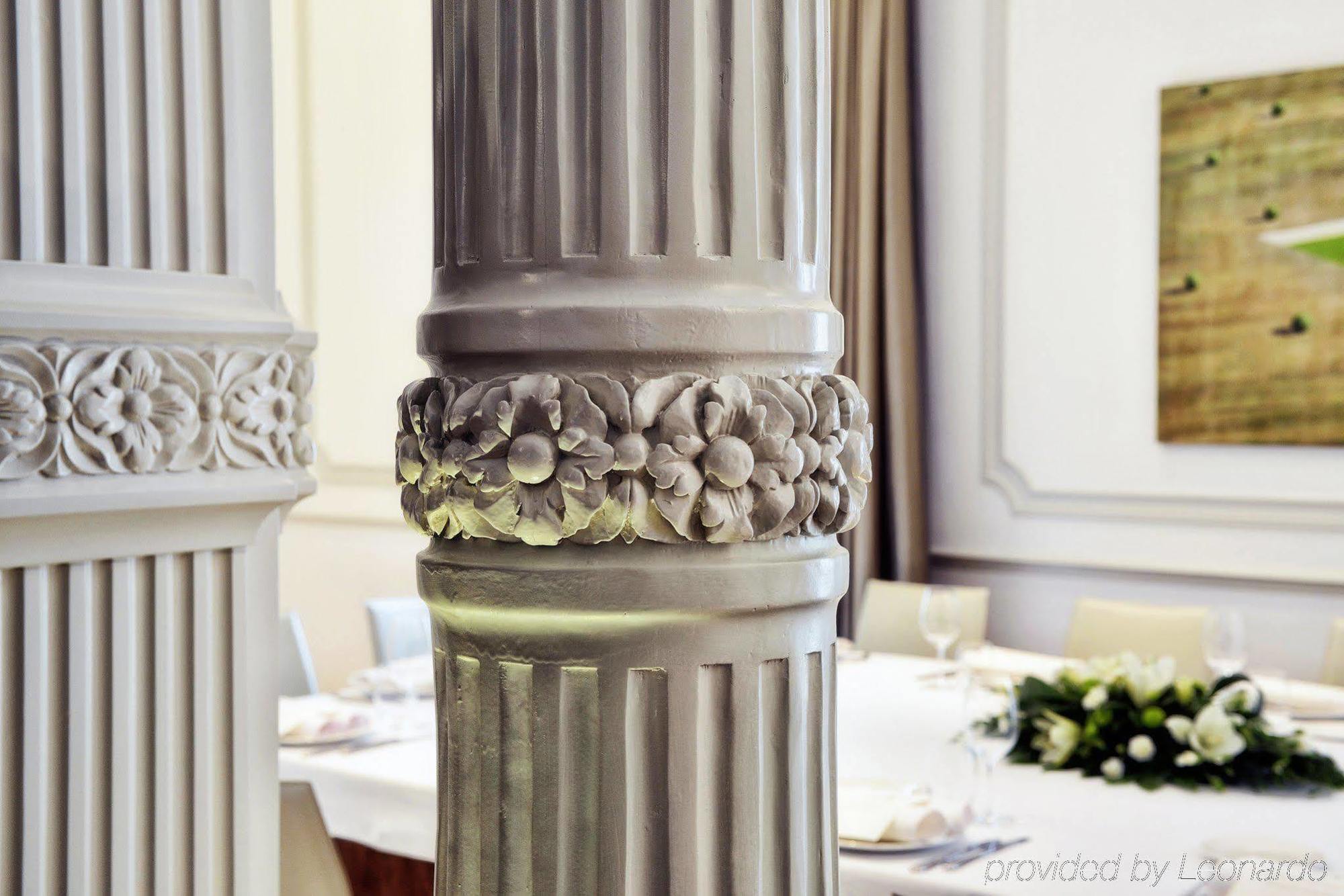 Nh Collection Madrid Palacio De Tepa Ngoại thất bức ảnh A column with a capital
