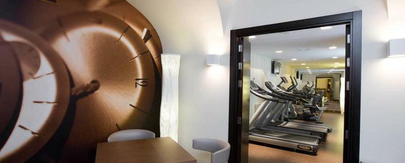 Nh Collection Madrid Palacio De Tepa Ngoại thất bức ảnh The gym at the hotel
