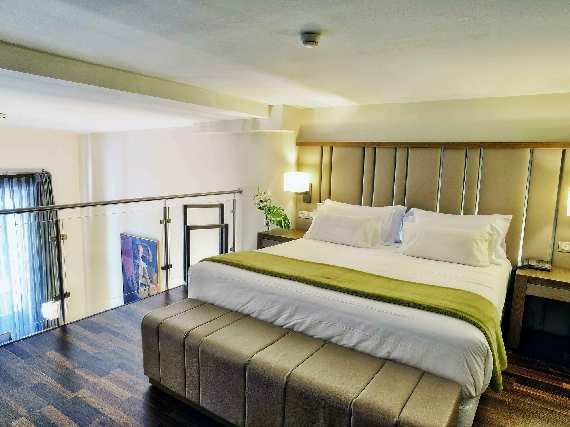 Nh Collection Madrid Palacio De Tepa Ngoại thất bức ảnh A bedroom at the hotel