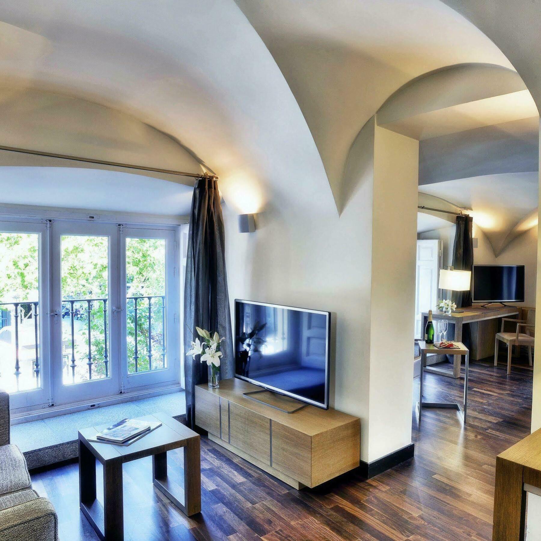 Nh Collection Madrid Palacio De Tepa Ngoại thất bức ảnh A typical apartment